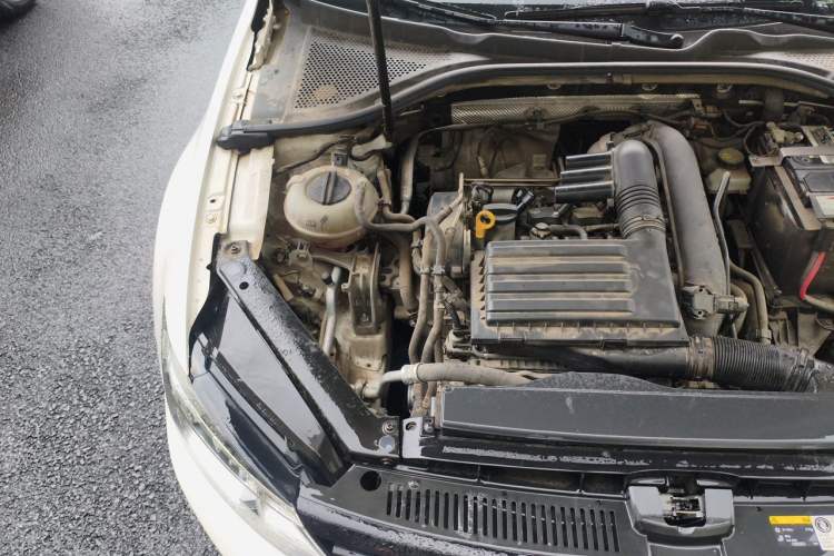 Used Volkswagen Lamando 2018 280TSI DSG Comfort Edition Engine Bay Right