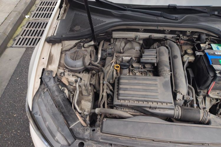 Used Volkswagen Lamando 2018 280TSI DSG Comfort Edition Engine Bay Right