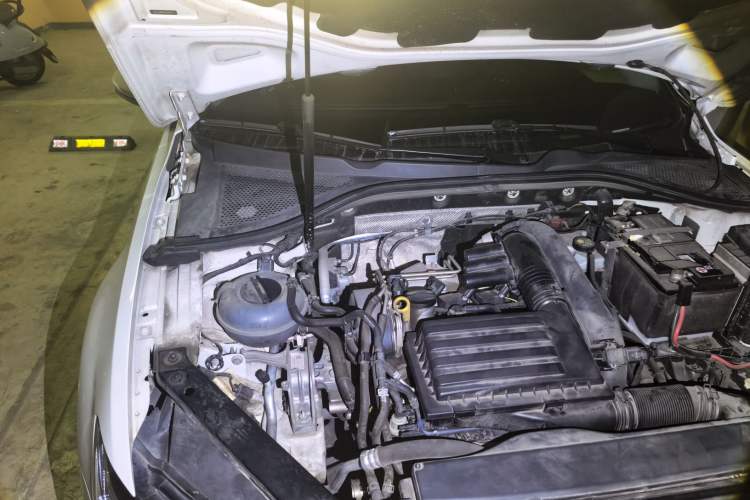 Used Volkswagen Lamando 2018 280TSI DSG Comfort Edition Engine Bay Right