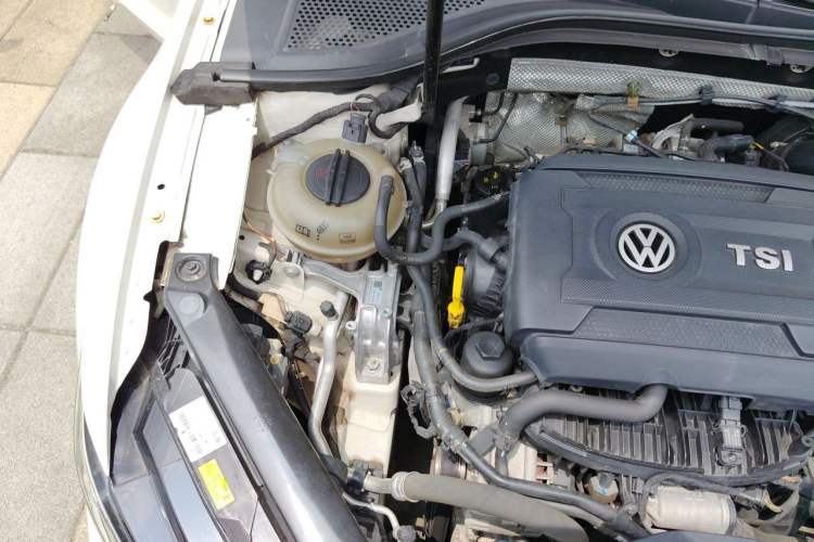 Used Volkswagen Lamando 2018 330TSI DSG Luxury Edition Engine Bay Right