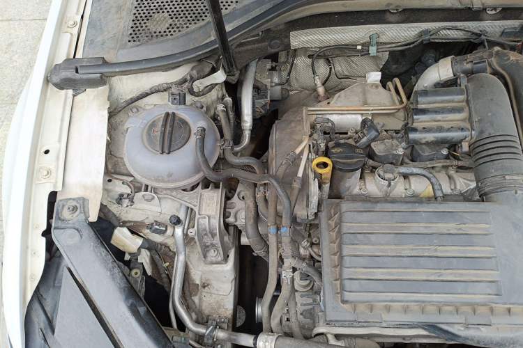 Used Volkswagen Lamando 2018 280TSI DSG Comfort Edition Engine Bay Right