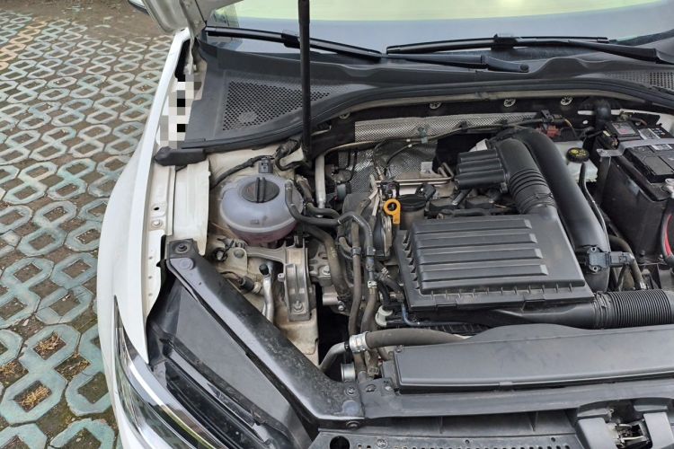 Used Volkswagen Lamando 2018 230TSI DSG Fashion Edition Engine Bay Right