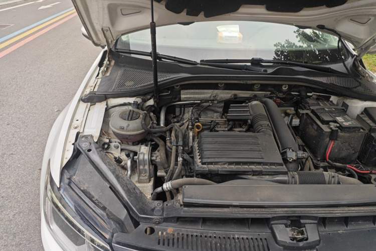 Used Volkswagen Lamando 2018 230TSI DSG Fashion Edition Engine Bay Right