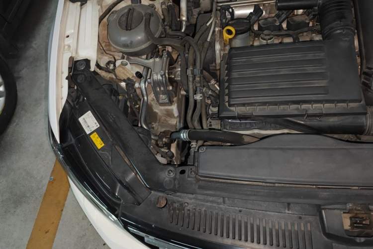 Used Volkswagen Lamando 2018 280TSI DSG Luxury Edition Engine Bay Right