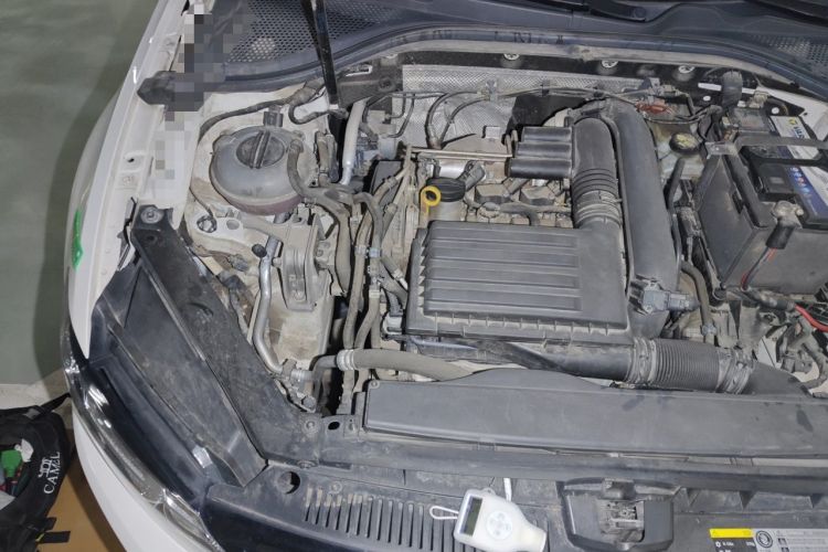 Used Volkswagen Lamando 2018 280TSI DSG Comfort Edition Engine Bay Right