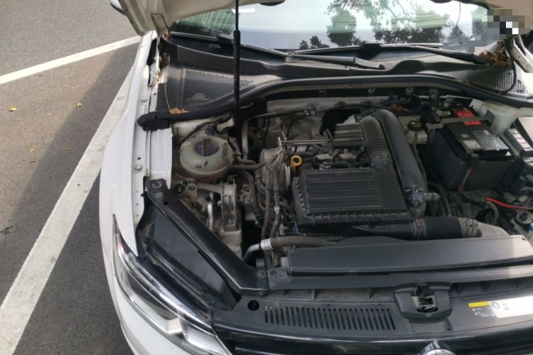 Used Volkswagen Lamando 2018 230TSI Manual Trend Edition Engine Bay Right
