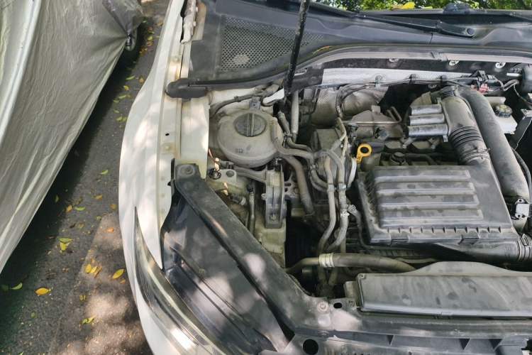 Used Volkswagen Lamando 2018 230TSI DSG Fashion Edition Engine Bay Right