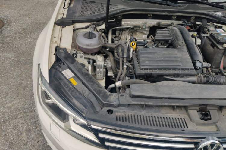 Used Volkswagen Lamando 2018 280TSI DSG Luxury Edition Engine Bay Right