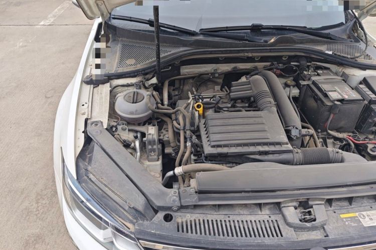 Used Volkswagen Lamando 2018 230TSI Manual Trend Edition Engine Bay Right