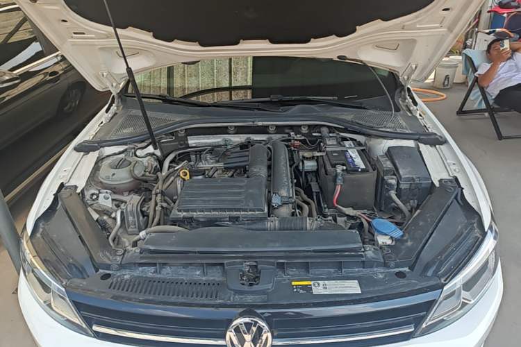 Used Volkswagen Lamando 2018 230TSI DSG Fashion Edition Engine Bay