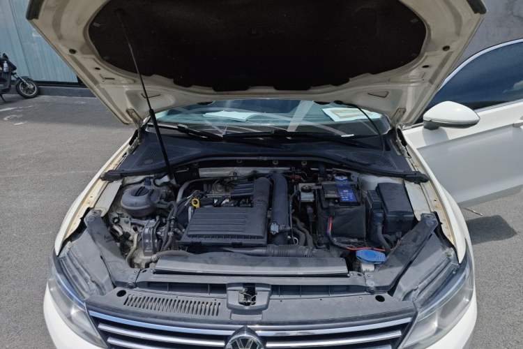 Used Volkswagen Lamando 2018 230TSI DSG Fashion Edition Engine Bay