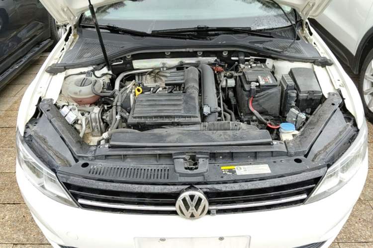 Used Volkswagen Lamando 2018 230TSI DSG Fashion Edition Engine Bay