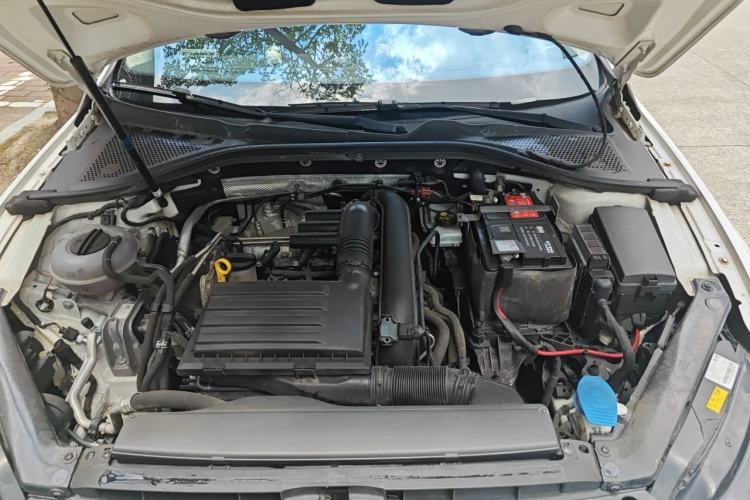 Used Volkswagen Lamando 2018 280TSI DSG Luxury Edition Engine Bay