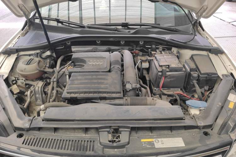 Used Volkswagen Lamando 2018 280TSI DSG Luxury Edition Engine Bay