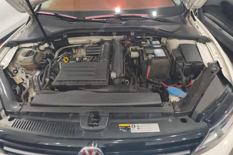 Used Volkswagen Lamando 2018 280TSI DSG Comfort Edition Engine Bay