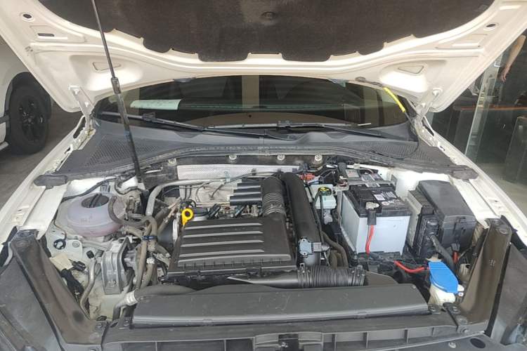 Used Volkswagen Lamando 2018 230TSI DSG Fashion Edition Engine Bay