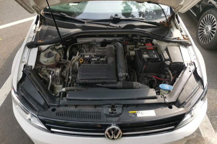 Used Volkswagen Lamando 2018 230TSI Manual Trend Edition Engine Bay
