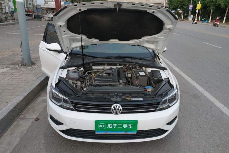 Used Volkswagen Lamando 2018 230TSI DSG Fashion Edition Engine Bay