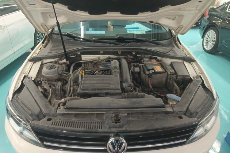 Used Volkswagen Lamando 2018 280TSI DSG Comfort Edition Engine Bay