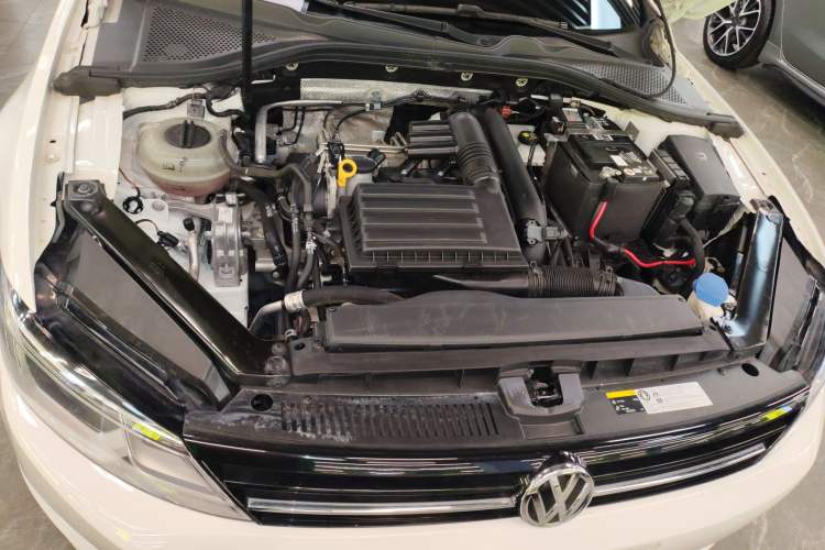 Used Volkswagen Lamando 2018 230TSI DSG Fashion Edition Engine Bay