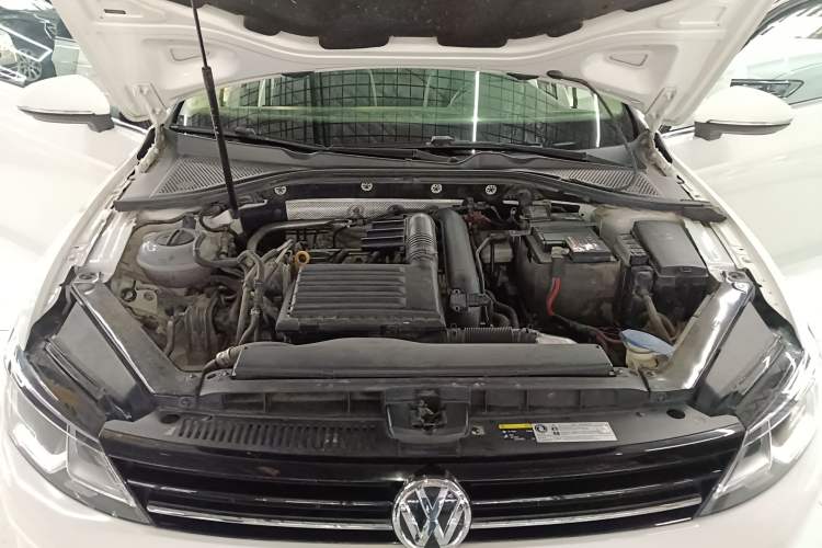 Used Volkswagen Lamando 2018 280TSI DSG Comfort Edition Engine Bay