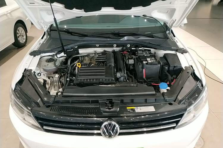 Used Volkswagen Lamando 2018 230TSI DSG Fashion Edition Engine Bay