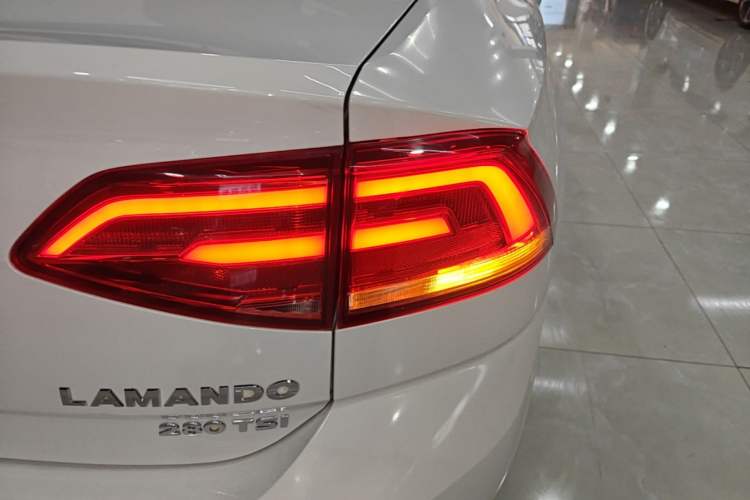 Used Volkswagen Lamando 2018 280TSI DSG Comfort Edition Exterior 3
