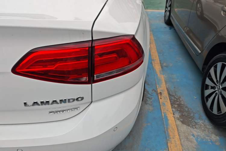 Used Volkswagen Lamando 2018 230TSI DSG Fashion Edition Exterior 3