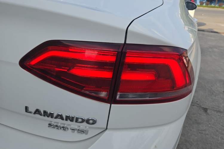 Used Volkswagen Lamando 2018 280TSI DSG Comfort Edition Exterior 3