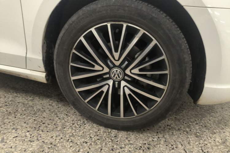Used Volkswagen Lamando 2018 280TSI DSG Luxury Edition Exterior 4