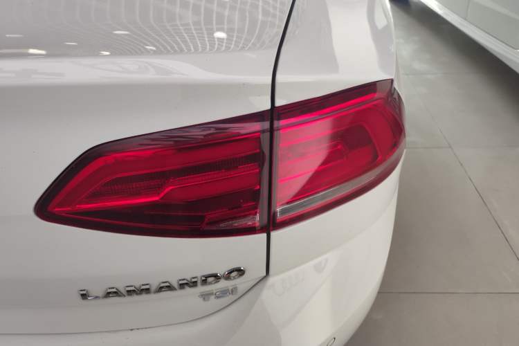 Used Volkswagen Lamando 2018 230TSI DSG Fashion Edition Exterior 5