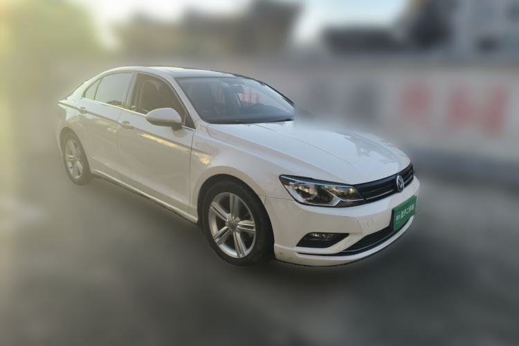 Used Volkswagen Lamando 2018 280TSI DSG Comfort Edition Front Right 45 Deg