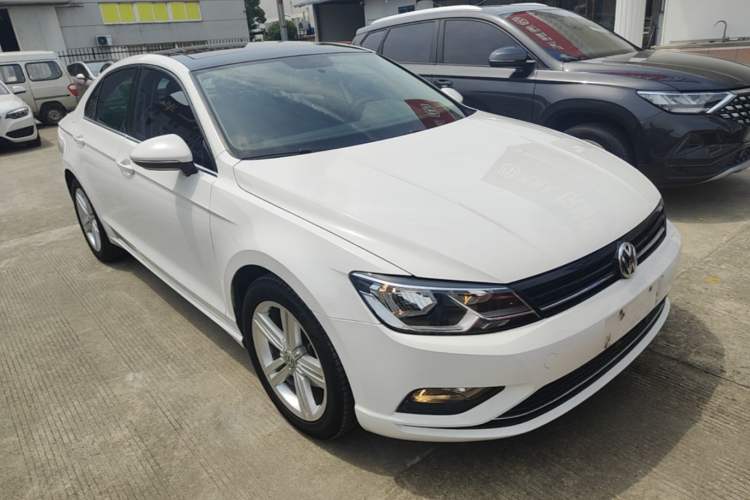 Used Volkswagen Lamando 2018 280TSI DSG Comfort Edition Front Right 45 Deg
