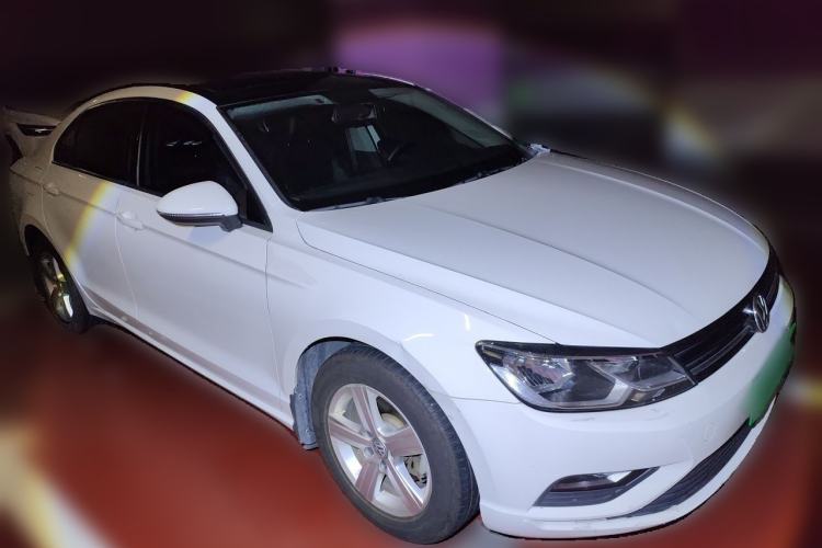 Used Volkswagen Lamando 2018 230TSI Manual Trend Edition Front Right 45 Deg