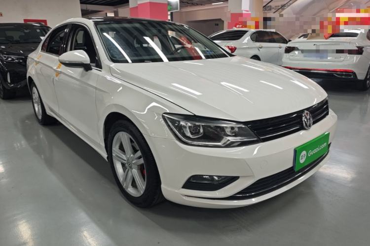 Used Volkswagen Lamando 2018 280TSI DSG Comfort Edition Front Right 45 Deg