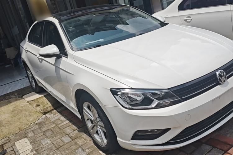 Used Volkswagen Lamando 2018 280TSI DSG Comfort Edition Front Right 45 Deg