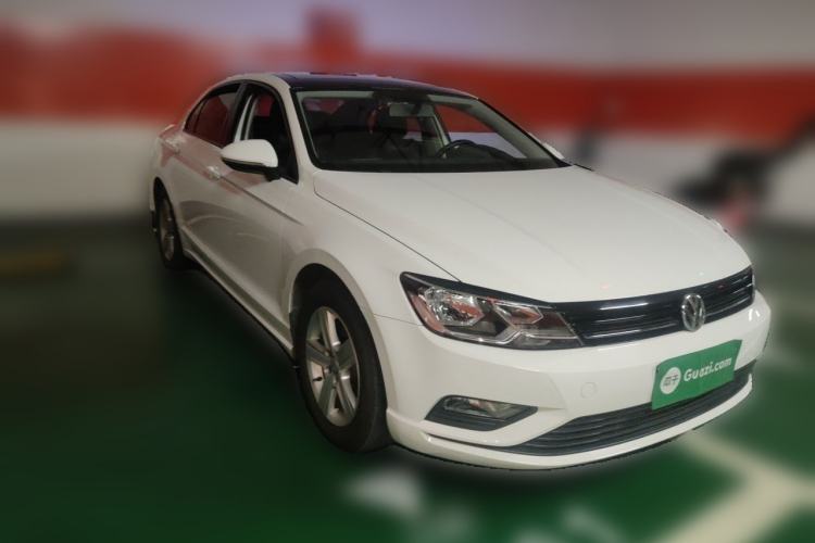Used Volkswagen Lamando 2018 230TSI Manual Trend Edition Front Right 45 Deg