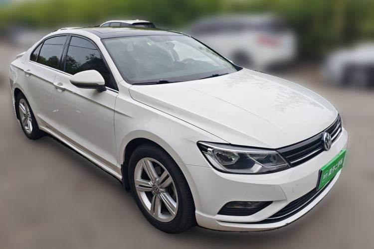 Used Volkswagen Lamando 2018 280TSI DSG Comfort Edition Front Right 45 Deg