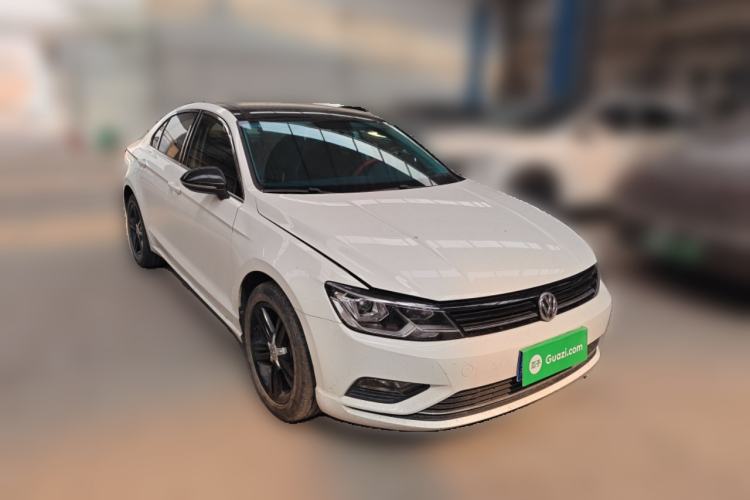Used Volkswagen Lamando 2018 280TSI DSG Comfort Edition Front Right 45 Deg