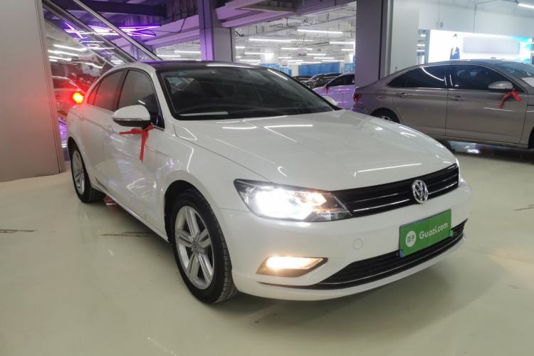 Used Volkswagen Lamando 2018 280TSI DSG Comfort Edition Front Right 45 Deg