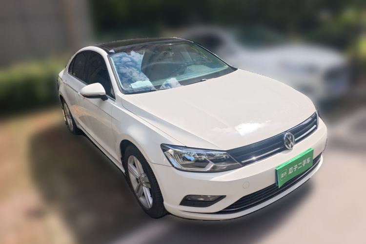 Used Volkswagen Lamando 2018 280TSI DSG Comfort Edition Front Right 45 Deg