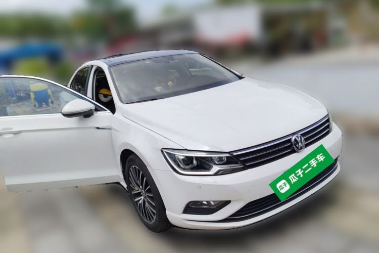 Used Volkswagen Lamando 2018 330TSI DSG Luxury Edition Front Right 45 Deg