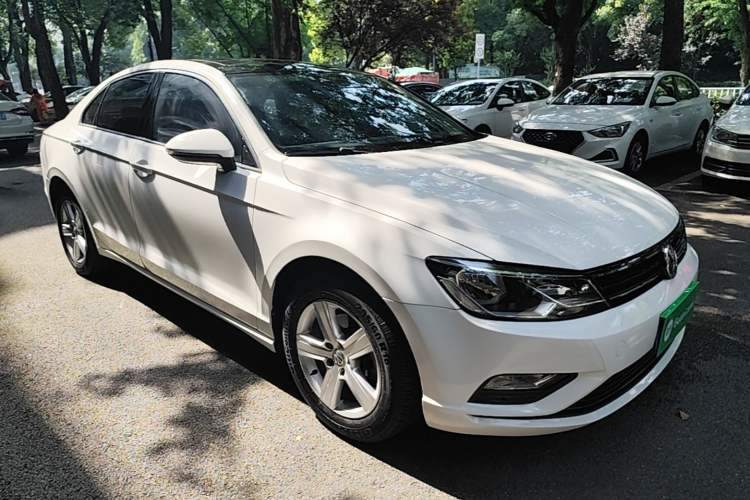 Used Volkswagen Lamando 2018 230TSI DSG Fashion Edition Front Right 45 Deg