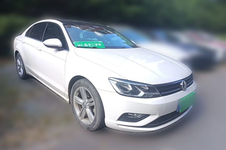 Used Volkswagen Lamando 2018 280TSI DSG Comfort Edition Front Right 45 Deg