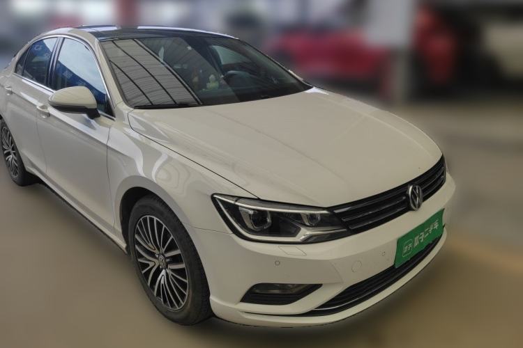 Used Volkswagen Lamando 2018 280TSI DSG Luxury Edition Front Right 45 Deg
