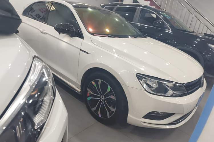 Used Volkswagen Lamando 2018 280TSI DSG Comfort Edition Front Right 45 Deg
