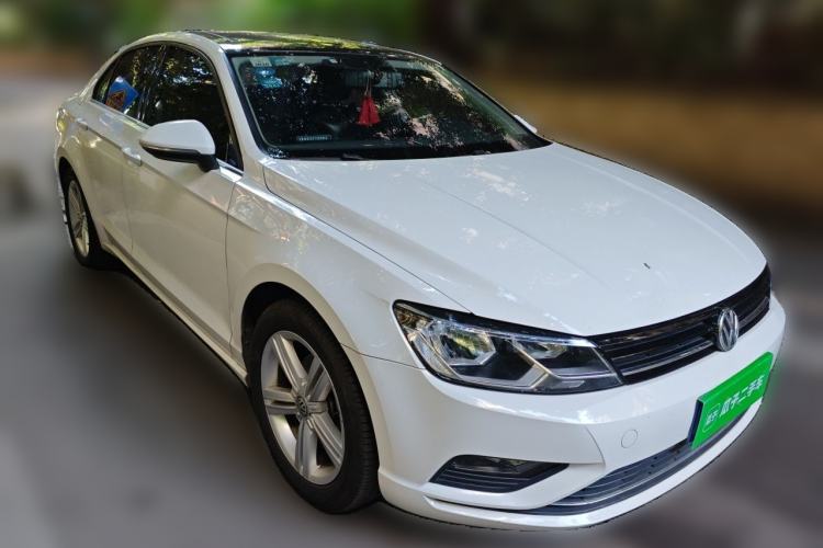 Used Volkswagen Lamando 2018 280TSI DSG Comfort Edition Front Right 45 Deg