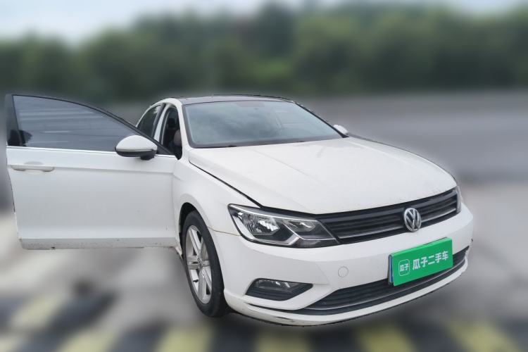 Used Volkswagen Lamando 2018 280TSI DSG Comfort Edition Front Right 45 Deg