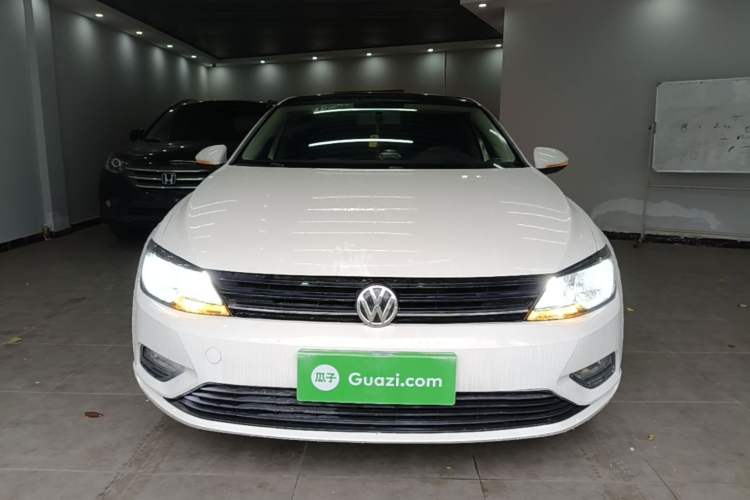 Used Volkswagen Lamando 2018 230TSI DSG Fashion Edition Front