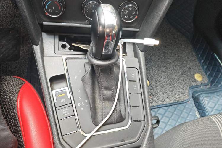 Used Volkswagen Lamando 2018 230TSI DSG Fashion Edition Gear Lever